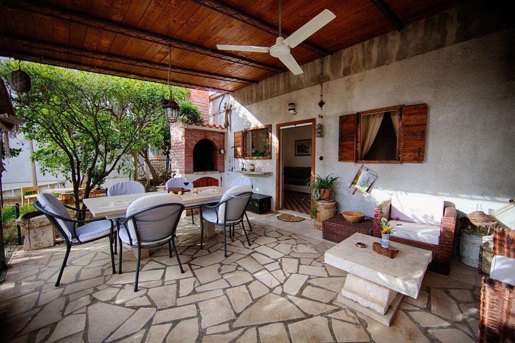 Villa Kamenica Komiža Rom bilde