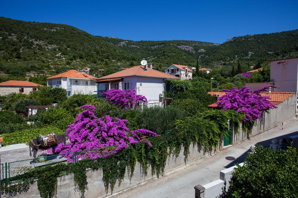 Villa Kamenica Komiža Rom bilde